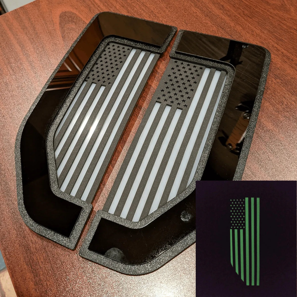 Juego de insignias para guardabarros con la bandera estadounidense: compatible con Ford® F250®, F350®, F450® 2017-2022: negro y brillante (estrellas a la izquierda)