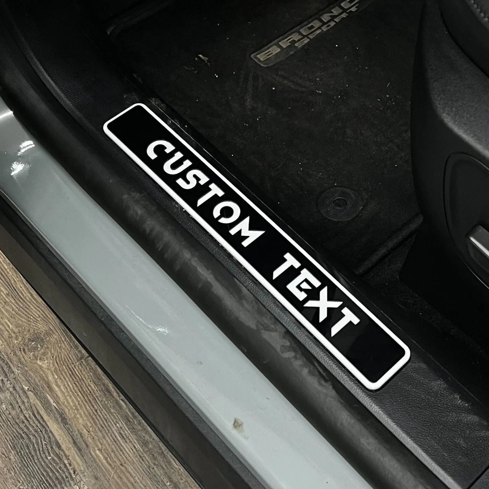 Par de placas protectoras para umbrales de puertas, texto personalizado, compatible con Bronco Sport® 2021+, varios colores disponibles