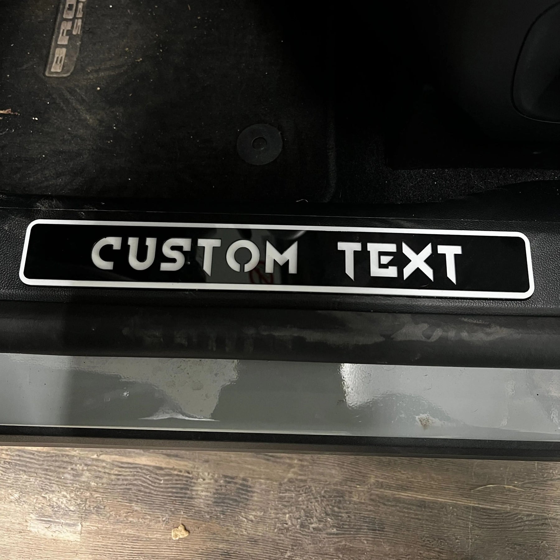 Par de placas protectoras para umbrales de puertas, texto personalizado, compatible con Bronco Sport® 2021+, varios colores disponibles