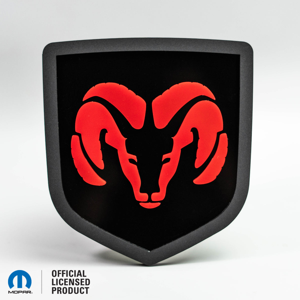 BADGE DE HAYON AVEC LOGO DE TÊTE DE RAM - ADAPTÉ AUX HAYONS DODGE® RAM® 2009-2018 -1500, 2500, 3500 - Produit sous licence officielle - Choisissez vos couleurs