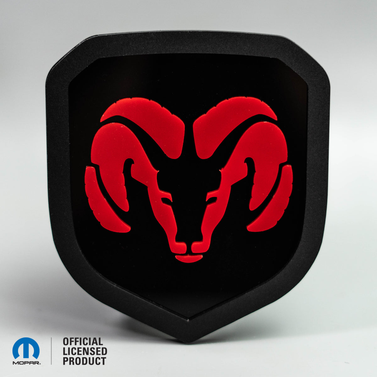 INSIGNIA PARA PARRILLA CON EL LOGOTIPO DE LA CABEZA RAM® - SE ADAPTA A LA PARRILLA DODGE® RAM® 2013-2018 -1500, 2500, 3500 - Producto con licencia oficial - Elija sus colores