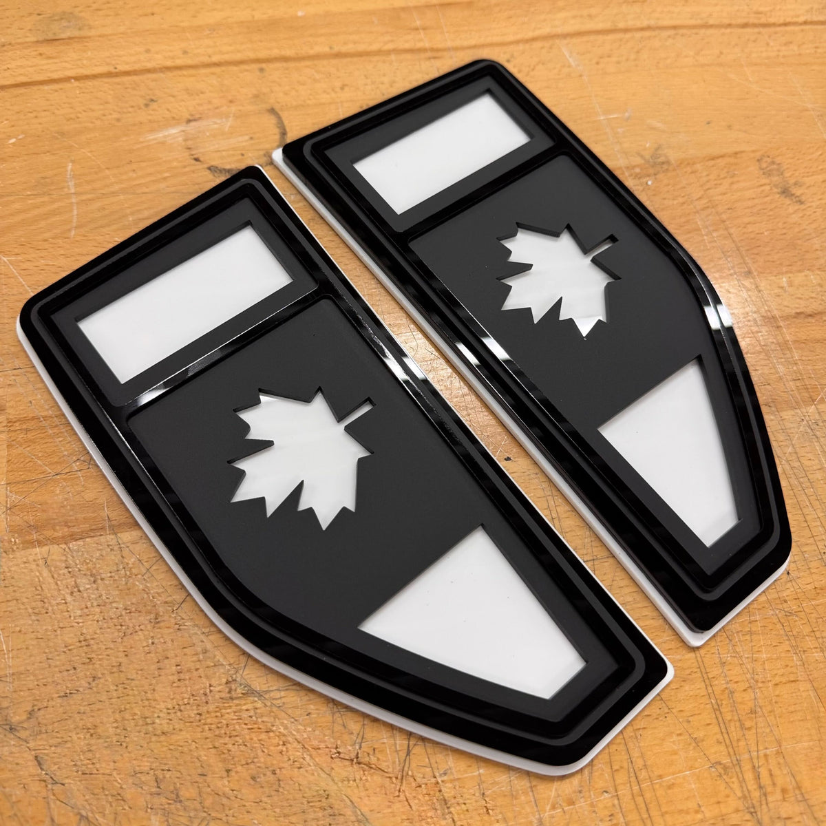 Juego de insignias para guardabarros con texto personalizado y bandera estadounidense: compatible con Ford® Maverick® 2022+, totalmente personalizable