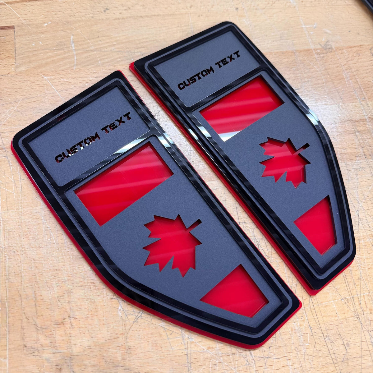Juego de insignias para guardabarros con texto personalizado y bandera estadounidense: compatible con Ford® Maverick® 2022+, totalmente personalizable