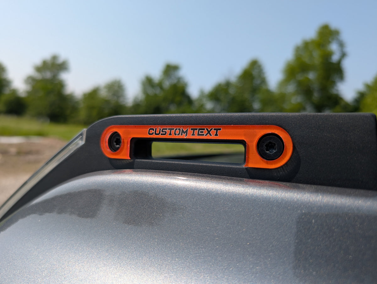 Paire d'insignes décoratifs pour cravate avant - Texte personnalisé - Compatible avec Bronco® 2021+ - Couleur complète