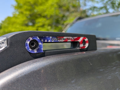 Par de insignias decorativas para corbatas delanteras - Texto personalizado - Compatible con Bronco® 2021+ - A todo color