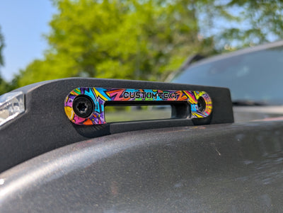Par de insignias decorativas para corbatas delanteras - Texto personalizado - Compatible con Bronco® 2021+ - A todo color