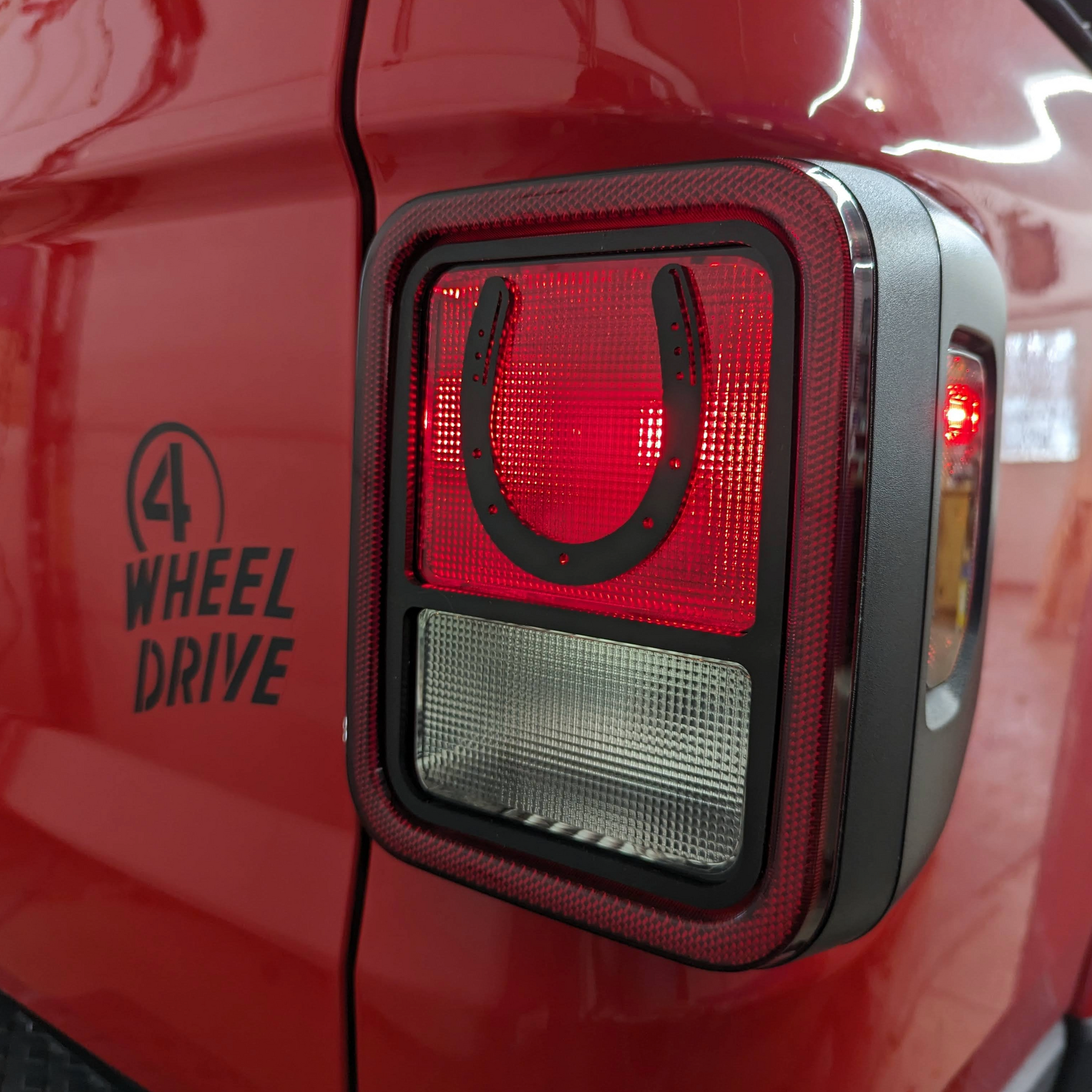 Recubrimiento de luz trasera en forma de herradura (par) - COMPATIBLE CON JEEP® GLADIATOR® 2020-2023