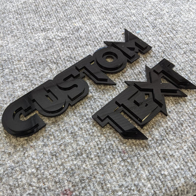 Insignia de texto personalizada: fuente en negrita: elija sus colores