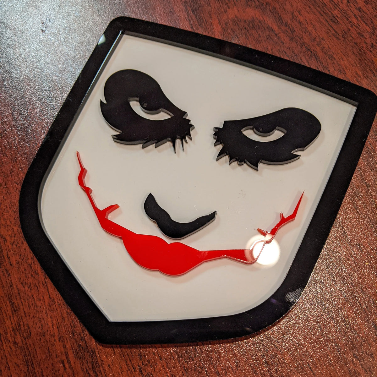 Badge Joker - Compatible avec les modèles Dodge® Ram® 2009-2018 à hayon -1500, 2500, 3500