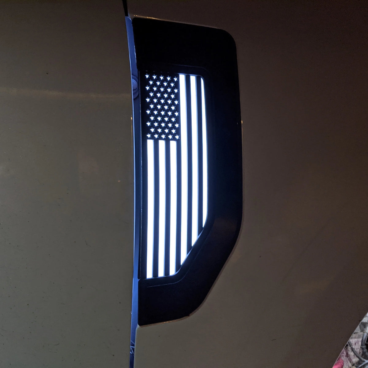 LED American Flag Fender Badge Set - Fits 2017-2022 Ford® F250®, F350®, F450® - Black w/White LED
