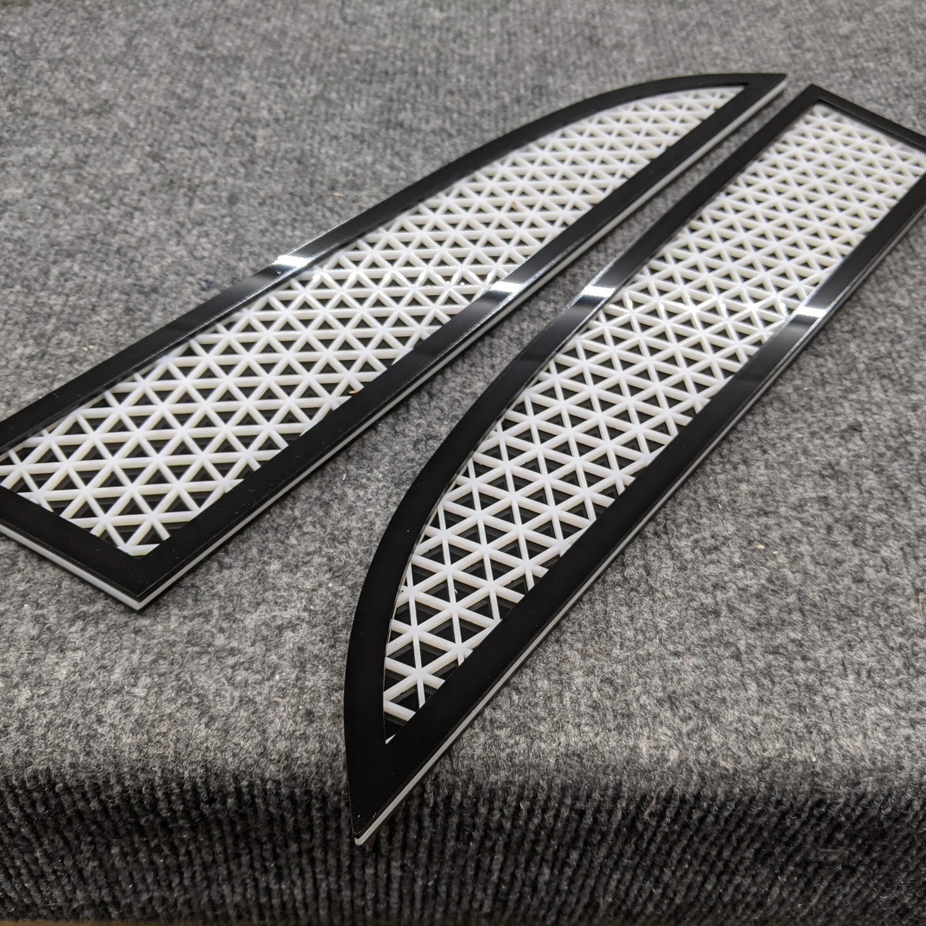 Triangle Mesh Badges - Fits 2011-2016 Super Duty® - Black/White/Black