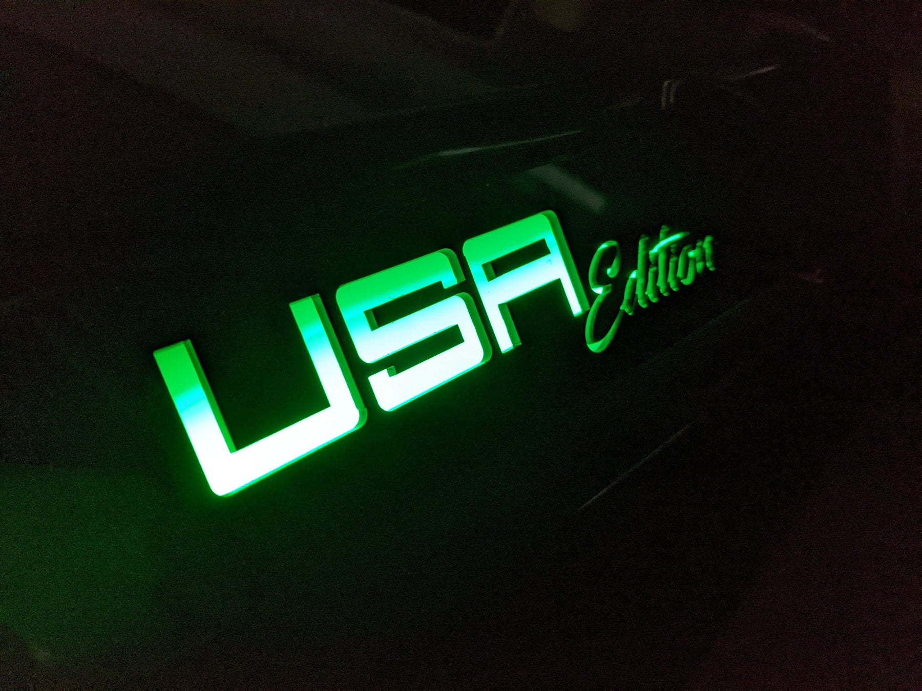 Badges de capot à LED édition USA - Compatible avec Ram 1500® 2019-2023 - Plusieurs couleurs disponibles