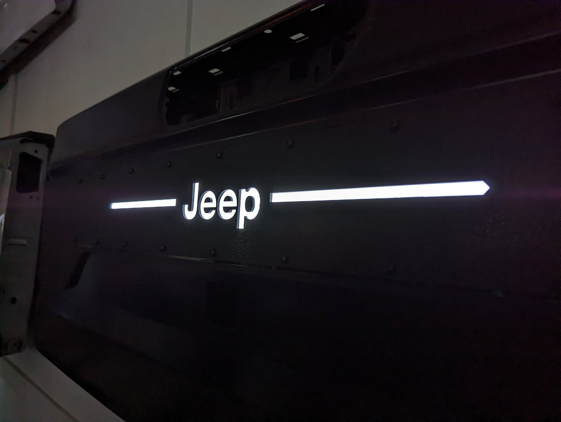 Applique pour hayon Jeep® - LED ou non éclairée - Plusieurs couleurs disponibles - Produit sous licence officielle