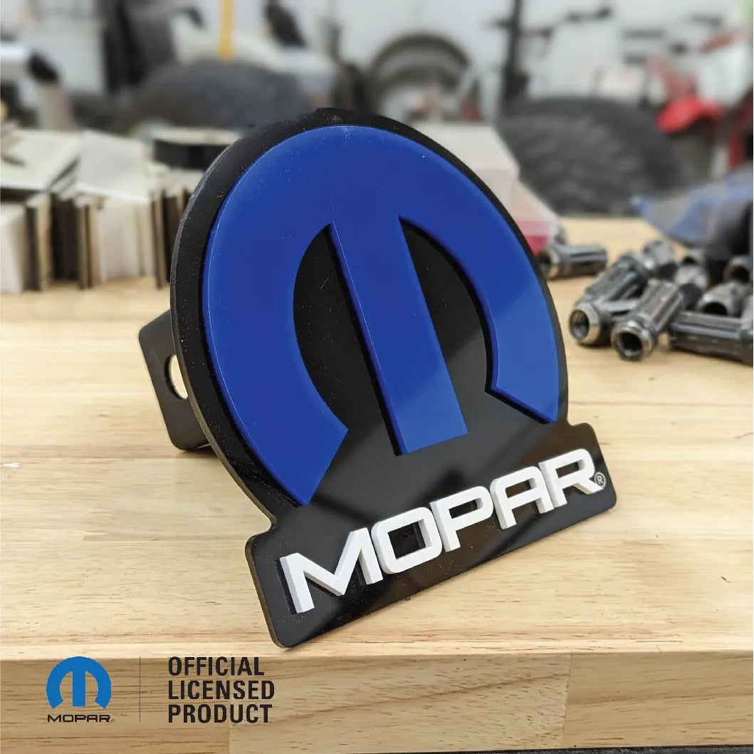 MOPAR Store Einstiegsleiste aus Kohlefaser mit leuchtendem Logo